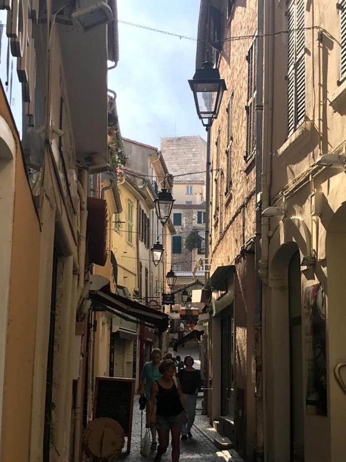 Apartment With Mediterranean Charm In The Heart Of The Provencal Market Антиб Екстериор снимка